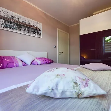 Ferienhaus Mit Privatpool Fuer 6 Personen Ca 120 Qm In Zadar, Dalmatien Und Umgebung Zadar