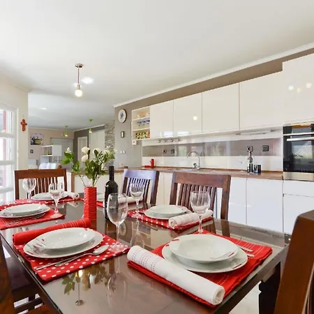 Ferienhaus Mit Privatpool Fuer 6 Personen Ca 120 Qm In Zadar, Dalmatien Und Umgebung Zadar