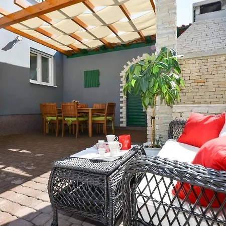 Ferienhaus Mit Privatpool Fuer 6 Personen Ca 120 Qm In Zadar, Dalmatien Und Umgebung