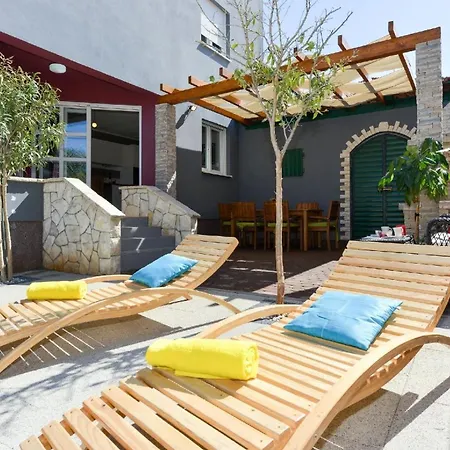 Ferienhaus Mit Privatpool Fuer 6 Personen Ca 120 Qm In Zadar, Dalmatien Und Umgebung Vikendica *